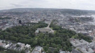Oslo, Norveç. Kraliyet Sarayı. Slottsplassen. Saray parkı. 4K