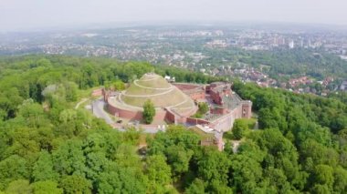 Krakow, Polonya. Barrow Kosciuszko (Krakow). Tarihi anıt. Höyüğün inşası 1823 yılında tamamlandı. 4K