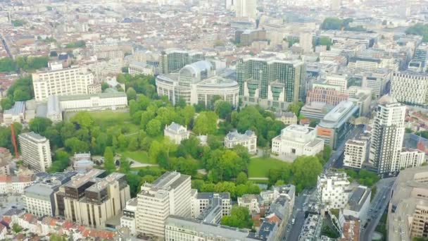 Dolly zoom. Brussels, Belgia. Kompleks bangunan Parlemen Eropa. Lembaga negara — Stok Video