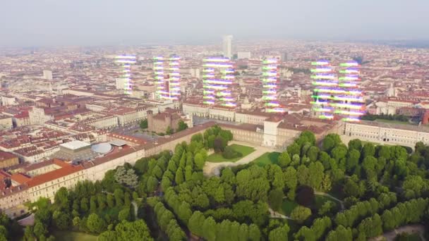 Turin, Italien. Flyg över staden. Historisk centrum, ovanifrån. 4K — Stockvideo