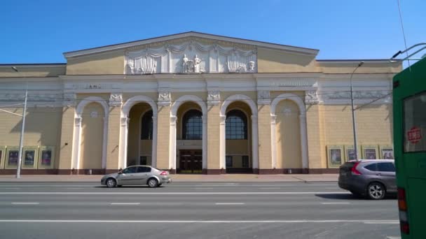 Kazan, Rusko. Tatarská státní filharmonie pojmenovaná po Gabdulle Tukayové. 4K — Stock video