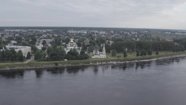 Uglich, Russia. Church of the Nativity of John the Baptist. Resurrection monastery. Male Monastery (friary) on the banks of the Volga in Uglich. 4K — Stock Video