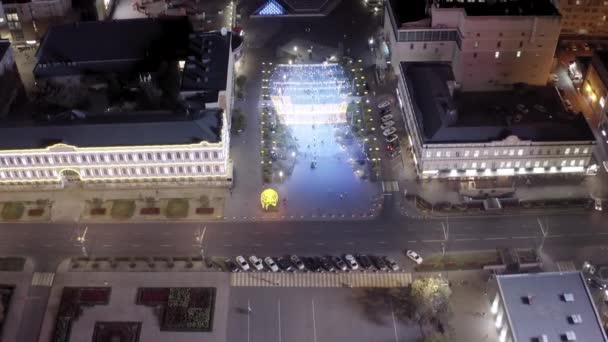 Stavropol, Russie. Ange gardien de la Cité de la Croix. Place Alexandrovskaïa. Bonne nuit. 4K — Video