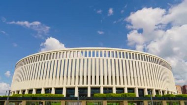 Krasnodar, Rusya. Krasnodar Stadyumu 'nda hareketlilik var. Yaz. 4K