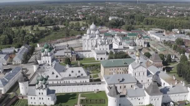 Rostov, Rusya. Rostov Kremlin. Kutsal Bakire Meryem 'in Varsayımı Katedrali. Büyük Rostov şehrinin en büyük cazibesi. 4K — Stok video