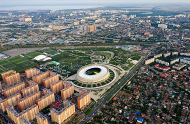 Krasnodar, Rusya - 29 Ağustos 2020: Krasnodar Park, Krasnodar Arena Stadyumu, gün batımından sonra. Hava görünümü