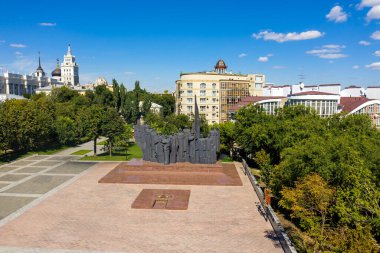 Voronezh, Rusya - 23 Ağustos 2020: Zafer Meydanı. Zafer Meydanı 'nda Stele. Voronezh 'in Kurtarıcıları Anıtı