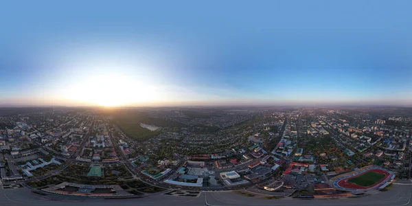 ロシアのスタヴロポリ 日没時に市内中心部の空中ビュー パノラマ360 — ストック写真