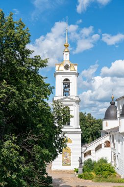 Dmitrov, Rusya. Dmitrov 'daki Kutsal Bakire Meryem' in Varsayımı Katedrali. Çan kulesi. Dmitrievsky Kremlin