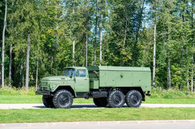 Moskova bölgesi, Rusya - 21 Ağustos 2020: Askeri teçhizat anıtı. Rusya Federasyonu Yurtsever Silahlı Kuvvetleri 'nin askeri-vatansever kültür parkı.