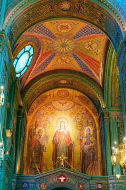 Moskova bölgesi, Rusya - 21 Ağustos 2020: Rusya Silahlı Kuvvetleri 'nin ana tapınağı olan İsa' nın Dirilişi Katedrali 'nin duvarlarındaki mozaik tuvaller