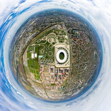 Krasnodar, Rusya - 27 Ağustos 2020: Krasnodar Stadyumu. Halk parkı, Krasnodar. Hava görüntüsü. 360 derece gökyüzü panoramik asteroidi