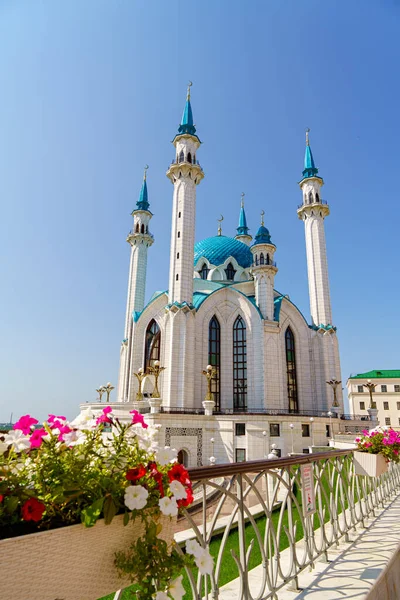 ロシアのカザン シャリフ モスク 青いミナレットとドームを持つカザンクレムリンの領土上のモスク — ストック写真