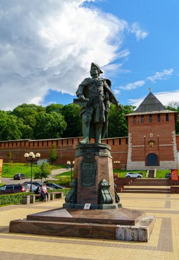 Nizhny Novgorod, Rusya - 8 Ağustos 2020: Nizhny Novgorod seti üzerindeki I. Peter Anıtı