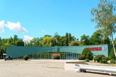 Krasnodar, Rusya - 29 Ağustos 2020: Askeri Zafer Müzesi. Kültür ve Dinlenme Parkı adını Zafer 'in 30. yıldönümünden almıştır.