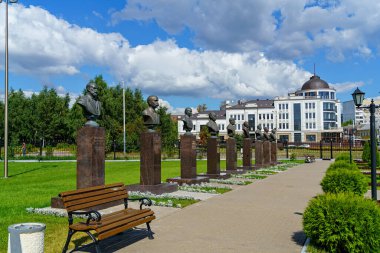 Tula, Rusya - 22 Ağustos 2020: Kahraman Şehir Tula 'nın ünlü silah ustalarının Şöhreti Yolu. Tula Eyalet Silah Müzesi