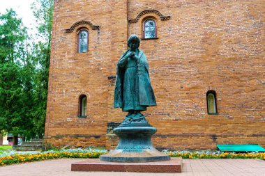 Uglich, Rusya - 16 Ağustos 2020: öldürülen Çarevich Dimitri anıtı. Çirkin Kremlin
