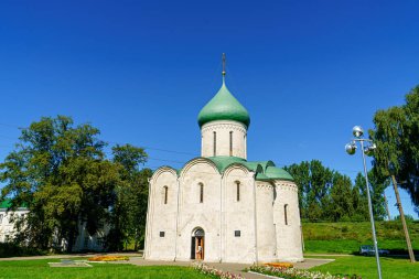 Pereslavl-Zalessky, Rusya - 18 Ağustos 2020: Dönüşüm Katedrali. Yuri Dolgoruky tarafından 1152 'de yapıldı. Andrei Bogolyubsky tarafından 1157 yılında tamamlandı.