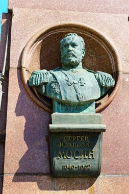 Tula, Rusya - 22 Ağustos 2020: Mosin S. I. Anıtı Tula Silah Fabrikasının Meydanı