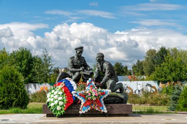 Yaroslavl, Rusya - 15 Ağustos 2020: Büyük Vatanseverlik Savaşı 'nın askeri finansörleri anıtı