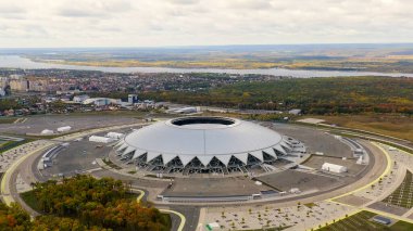 Samara, Rusya - 20 Eylül 2020 Samara Arena Stadyumu. Sonbahar bulutları, Hava Görünümü  