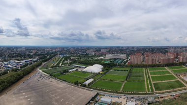 Krasnodar, Rusya - 27 Ağustos 2020: Krasnodar Stadyumu. Halk parkı, Krasnodar. Hava görünümü