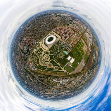 Krasnodar, Rusya - 27 Ağustos 2020: Krasnodar Stadyumu. Halk parkı, Krasnodar. Hava görüntüsü. 360 derece gökyüzü panoramik asteroidi