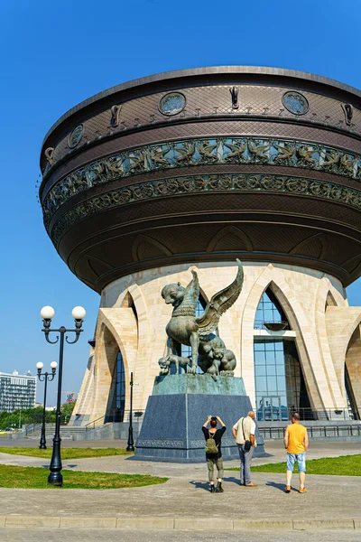 러시아 2020 패밀리 Zilant Sculpture 새끼를 — 스톡 사진