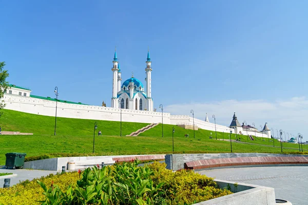 ロシアのカザン シャリフ モスク カザン クレムリンの領土にモスク クレムリンの壁 — ストック写真