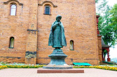 Uglich, Rusya - 16 Ağustos 2020: öldürülen Çarevich Dimitri anıtı. Çirkin Kremlin