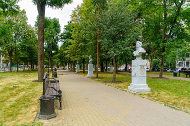 Krasnodar, Rusya - 27 Ağustos 2020: Rus Askeri Zafer Sokağı. Mariinsky Bulvarı