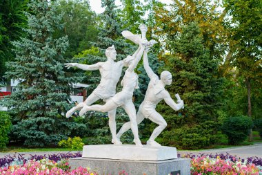 Rostov-on-Don, Rusya - 25 Ağustos 2020: Spor - Tür Heykeli. Don nehri seti