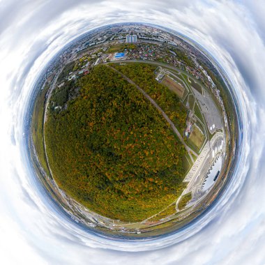 Samara, Rusya - 20 Eylül 2020: Dayanışma Arena (Nisan 2021 'e kadar Samara Arena), 2018 FIFA Dünya Kupası için özel olarak inşa edilen futbol stadyumu. 360 derece hava panoramik asteroidi. Düş