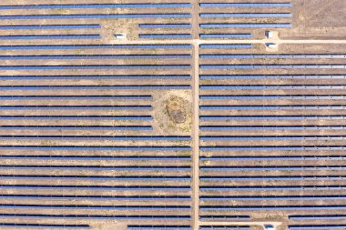 Stavropol, Rusya. Staromaryevka köyü. Rusya 'daki en büyük güneş enerjisi santrali. Hava görünümü