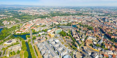 Strasbourg, Fransa. Tarihi şehir merkezinin panoraması. Hava manzarası, Summer.