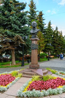 Rybinsk, Rusya - 16 Ağustos 2020: Amiral Ushakov Anıtı