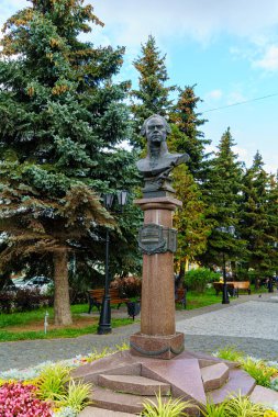 Rybinsk, Rusya - 16 Ağustos 2020: Amiral Ushakov Anıtı
