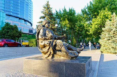 Rostov-on-Don, Rusya - 25 Ağustos 2020: Don-Father - Tür Heykeli. Don nehri seti