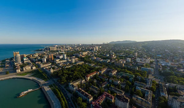 ノヴォロシスク ロシア 2020年9月16日 市の中央部 ノヴォロシスク湾の港 空中風景 — ストック写真