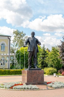 Dmitrov, Rusya - 19 Ağustos 2020: V.I. Lenin. Sovyet meydanı