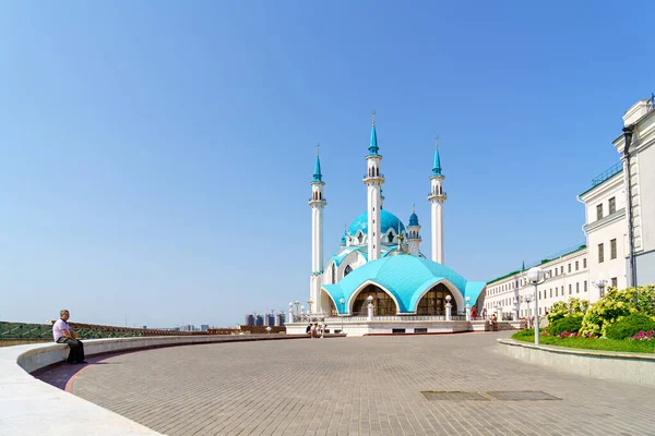 ロシアのカザン 2020年8月6日 Kul Sharif Mosque 青いミナレットとドームを持つカザンクレムリンの領土上のモスク — ストック写真