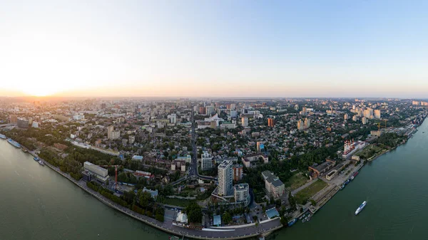 罗斯托夫 俄罗斯 里弗从空中俯瞰整个城市的夏季全景 空中俯瞰 日落时分 — 图库照片