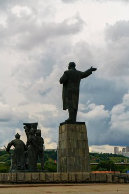 Nizhny Novgorod, Rusya - 8 Ağustos 2020: V.I. anıtı Lenin. Lenin Meydanı