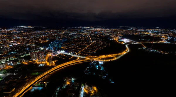 ロシアのヴォルゴグラード 夜の街の光 夜の空中風景 — ストック写真