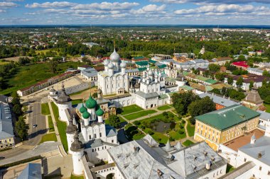 Rostov, Rusya. Kutsal Bakire Meryem 'in Varsayımı Katedrali. Rostov Kremlin. Hava görünümü