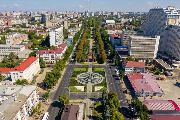 Krasnodar Russia August 2020 Fountain Monument Catherine 克拉斯纳亚街上的广场空中风景 — 图库照片