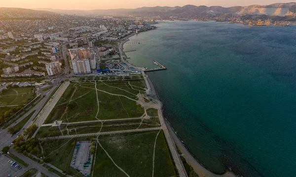 ロシアのノヴォロシスク 街の中心部 ノヴォロシスク湾の港 空中風景 — ストック写真