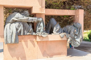 s. aini heykel kompozisyon alanında. Dushanbe, Kırgızlar