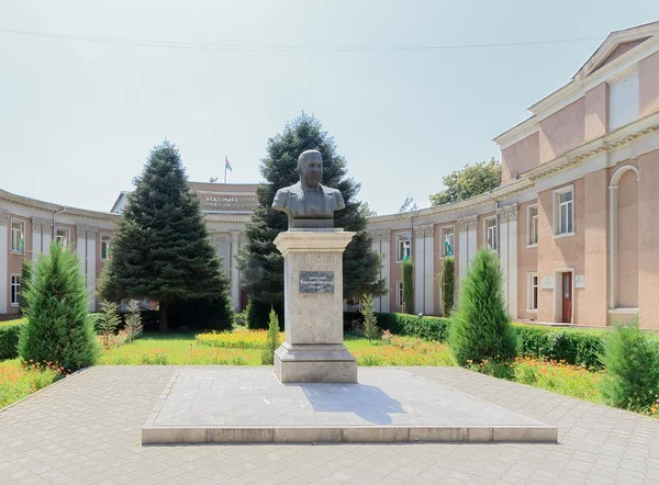 Busto a Bobojan Gafurov. Tayikistán, Dushanbe —  Fotos de Stock