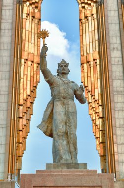 somoni heykeli. Duşanbe, Tacikistan